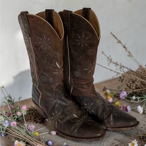 Shyanne Daisy Mae women’s Leather Embroidered Western Cowgirl Boots, 8.5 (8.0)